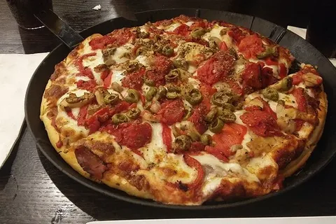 Crispy Pizza Near Me: The Ultimate Guide to Finding Your Perfect Crunch